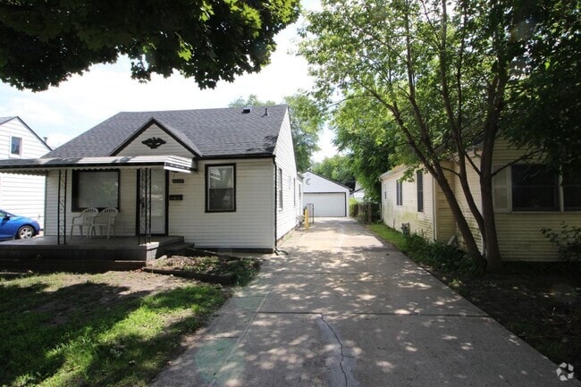 Building Photo - 5847 Weddel St Rental