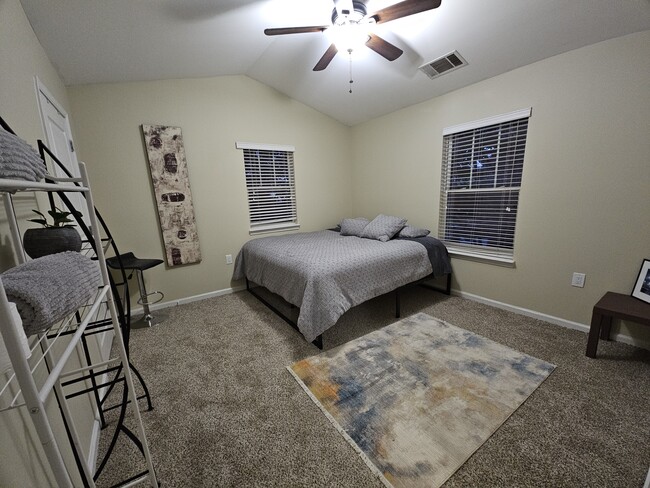 Building Photo - 1725 Harvey Mitchell Pkwy S Unit 911 Rental