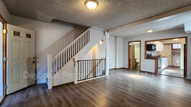 Photo - 1005 12th St N