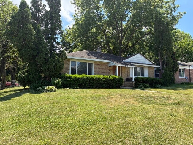 Photo - 649 E Rockland Rd