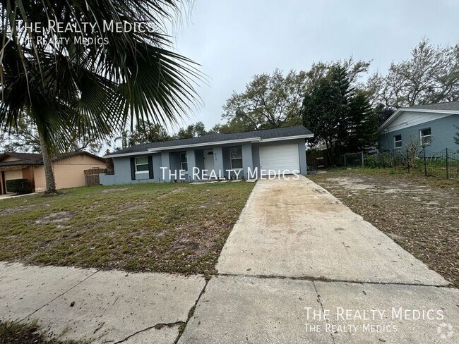 Building Photo - Available March 17th! Charming 3-Bedroom H... Rental