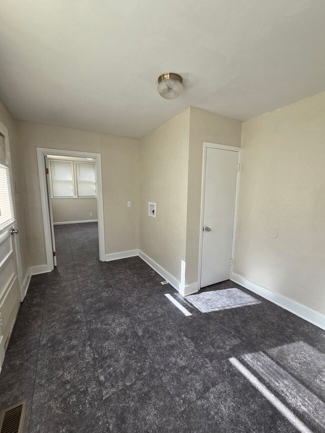 Photo - 1530 S Topeka Ave