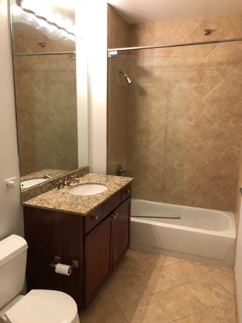 Photo - 720 N Larrabee St