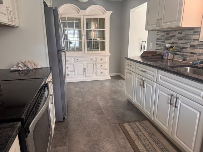 Photo - 3 bed-2 bath Home for rent in Roseville, MN