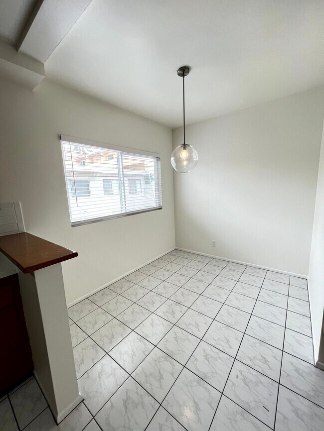 1322 Amherst Ave Unit 8