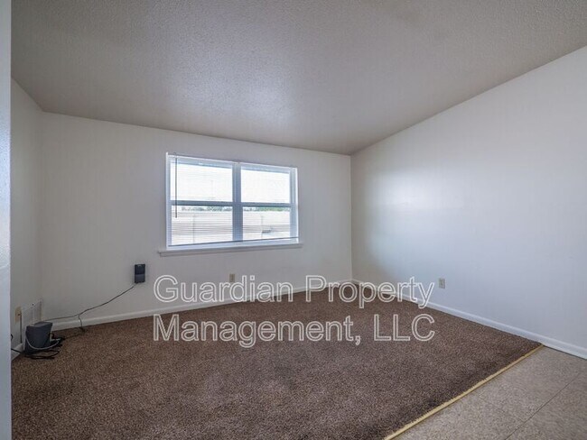 Photo - 1115 N College Dr