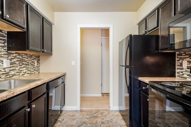 Photo - Regency Lakeside Apartment Homes