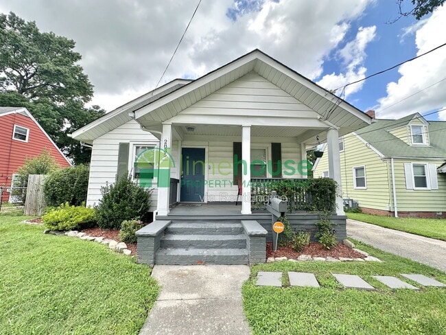 Building Photo - 2835 Somme Ave