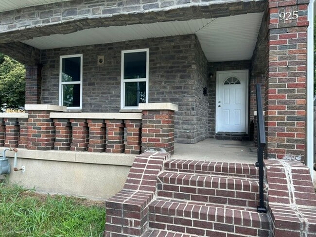 Photo - 925 Xenia Ave Unit Downstairs