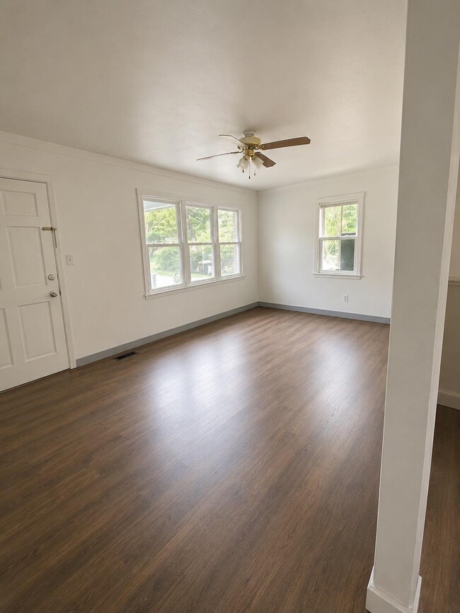 Photo - 103 Southwood Dr