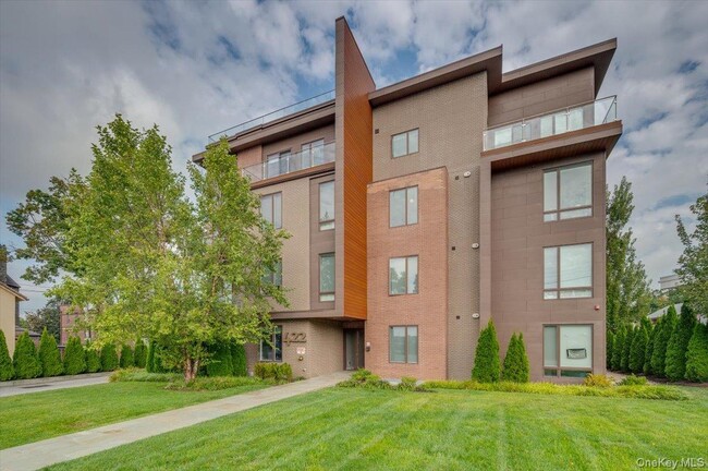 Building Photo - 422 E Boston Post Rd Unit 304 Rental