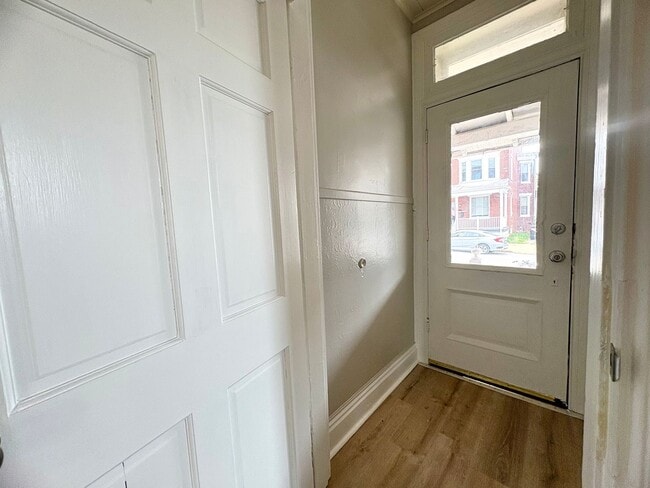 Photo - Renovated Large Five Bedroom 1.5 Bathroom In York!