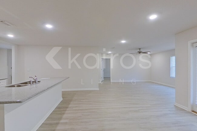 Photo - 301 Monarch Ln