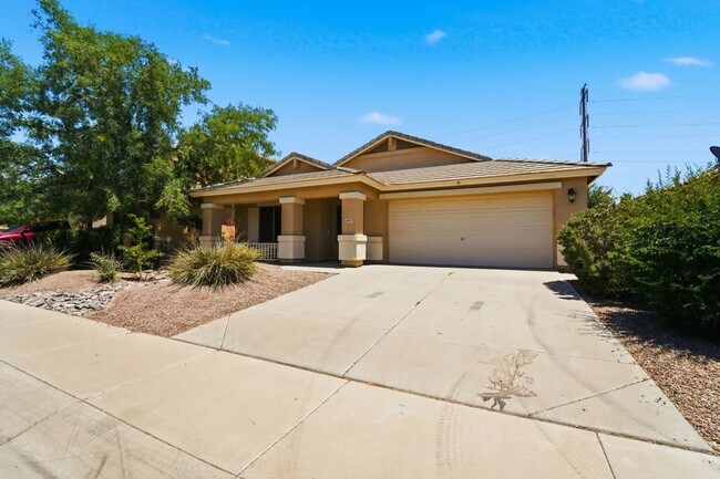 Photo - Maricopa Gem! 2,130 SF, Large Kitchen, AZ Room + Golf Course Living