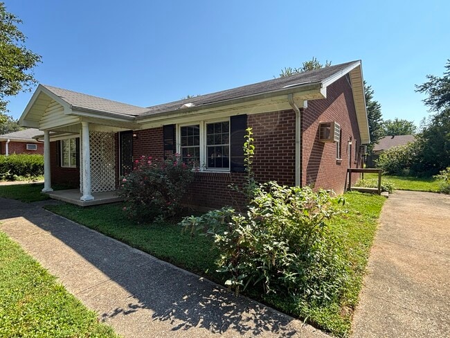 Building Photo - 330 Garden Park Dr