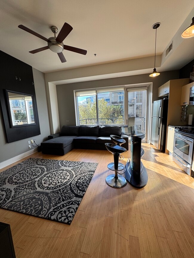 Building Photo - 1133 Metropolitan Ave Unit 218
