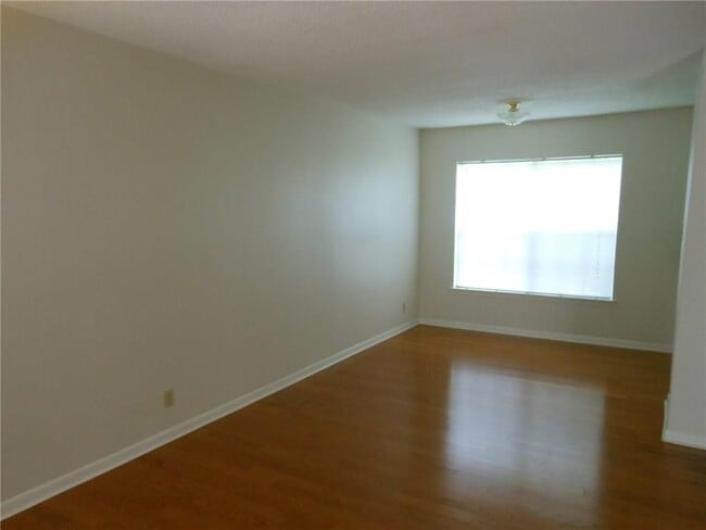 Photo - 2516 Enfield Rd Unit 202
