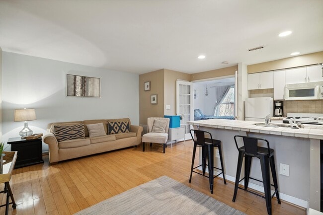 1828 Green St Unit 3F