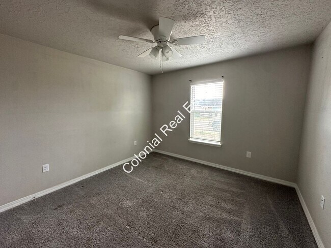 Photo - Updated and spacious 2 bedroom/1 bathroom house with detached 1 car garage. Granite countertops, ...