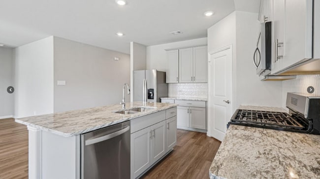 Photo - 2120 Rannoch St