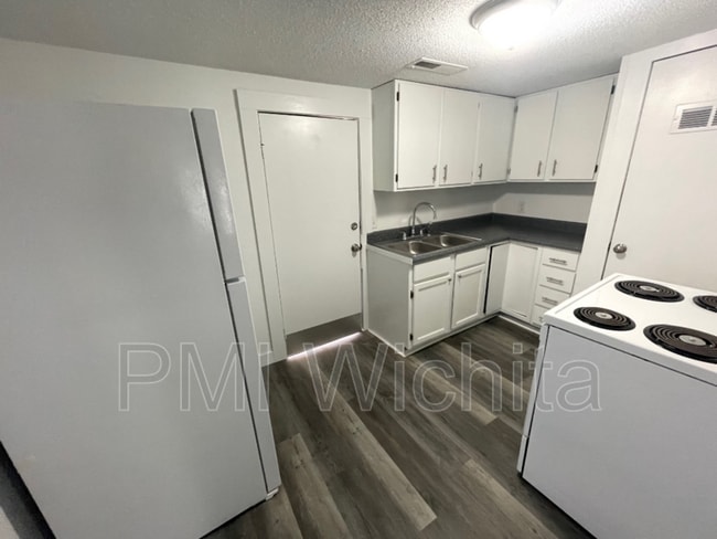 Photo - 208 N Ash St