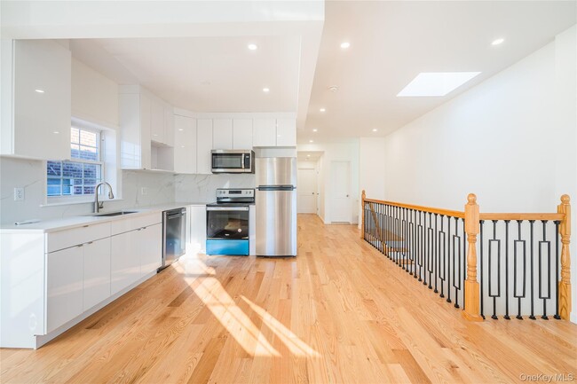 Photo - 82-33-82165 165th St