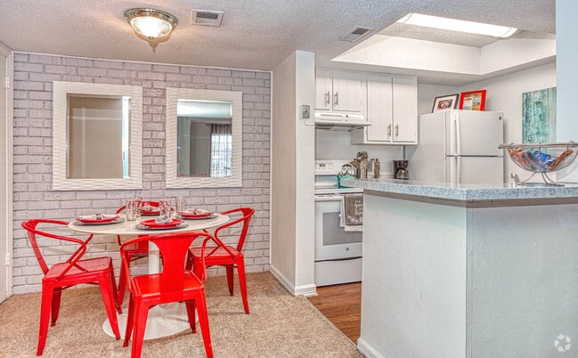 200 Maltese Cir