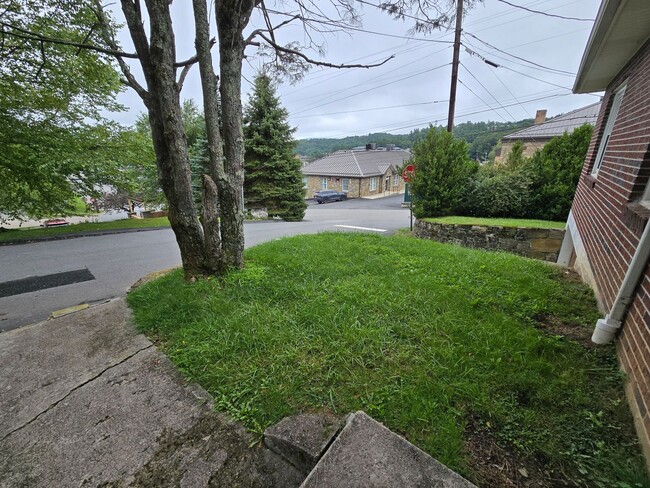 Photo - Charming Ranch Right Off W King Street!