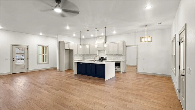 Photo - 5 Burnham Dr