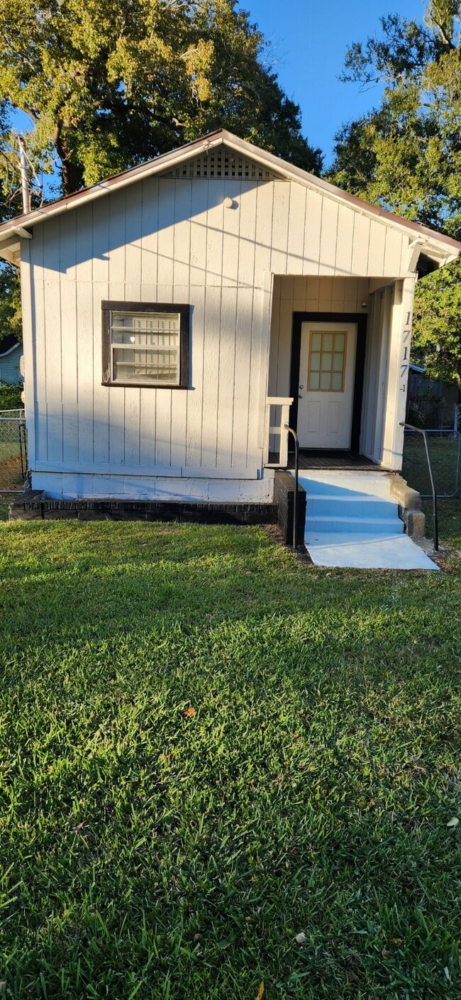 Photo - 1717 W. 20th St. Apt. 1