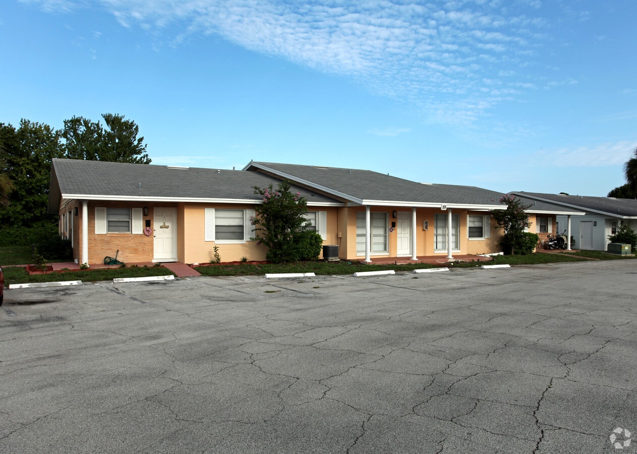 Royal Oak Condominiums - Royal Oak Condominiums