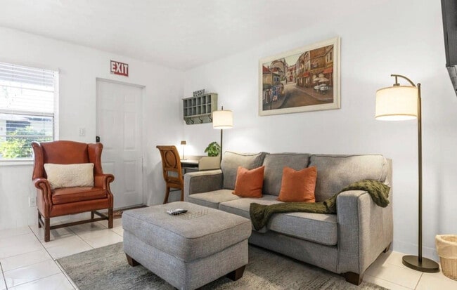 Photo - 820 NE 16th Ave Unidad 7