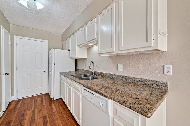 Photo - 13847 Cherry Hollow Ln