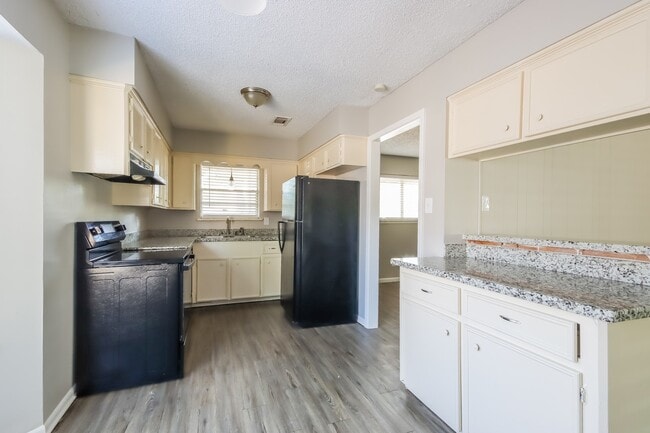 Photo - 2003 Woodway Dr