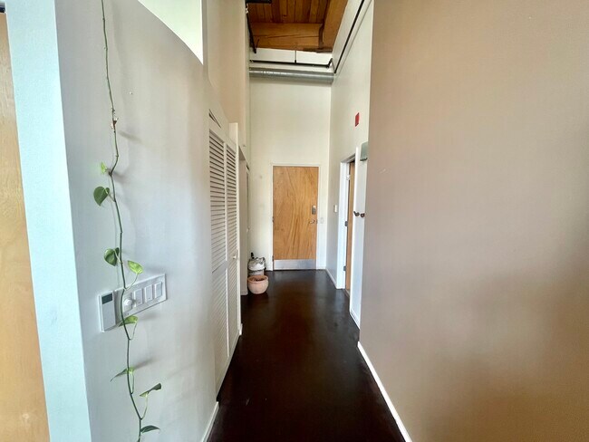 Photo - 1935 N Fairfield Ave Unit 306