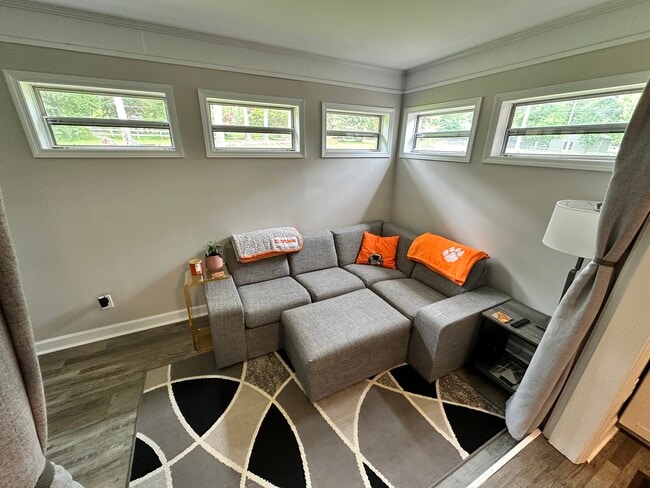 Photo - 200 Skyview Dr