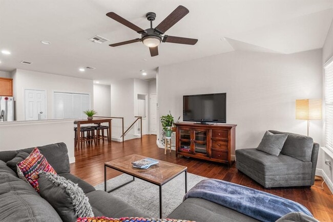 Building Photo - 1900 Scofield Ridge Pkwy Unit 5901