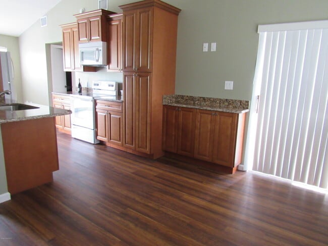 Photo - 526 Beach Park Ln