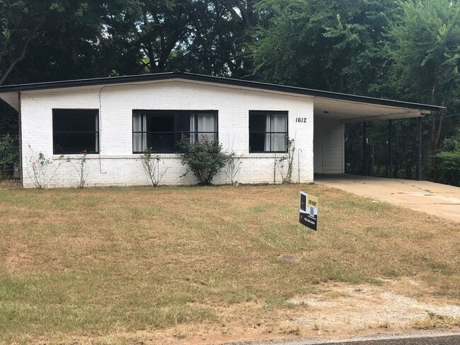 Building Photo - Cute 3 Bedroom House in Longview ISD