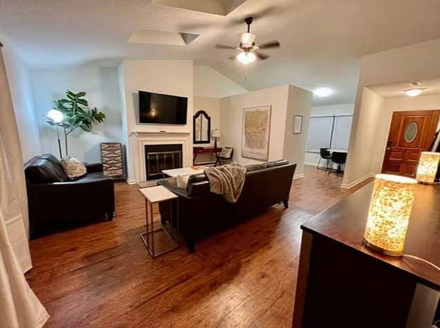 Building Photo - 1413 Willow Crossing Dr Rental