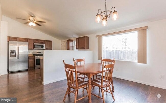 Photo - 1375 Lesher Ave