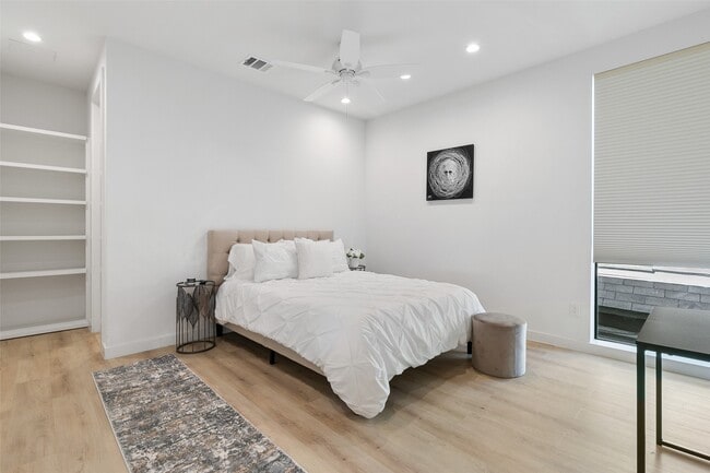 Photo - 4305 Roseland Ave