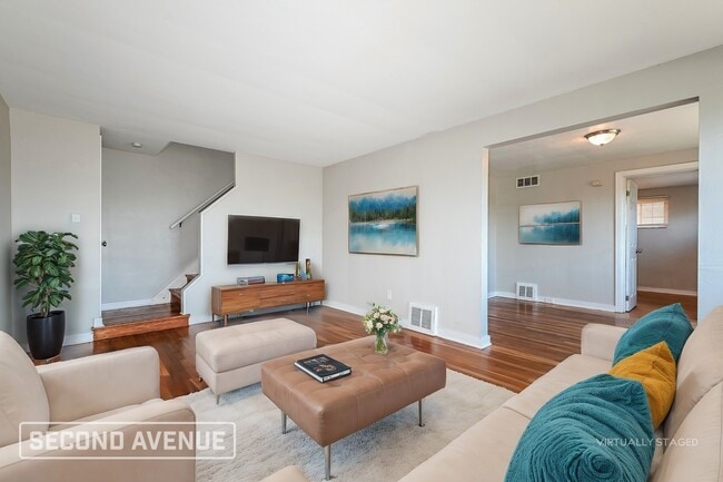 Photo - 536 Burton Dr