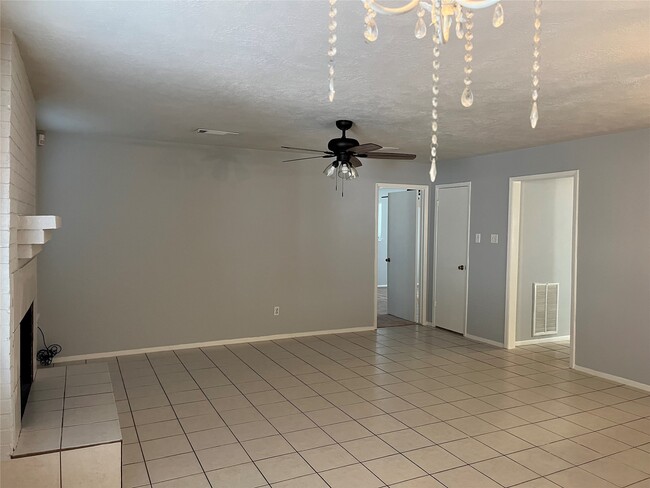 Photo - 402 Oak Harbor Dr