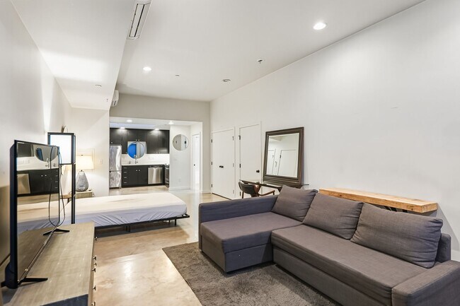 Photo - 18-20 N Monroe St Unit 18