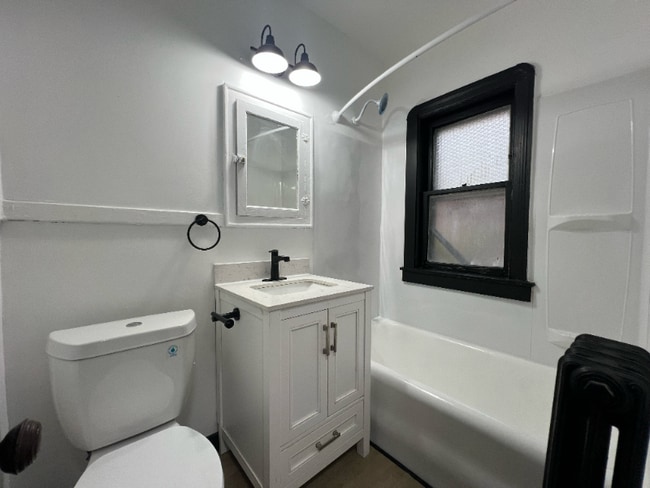 Photo - 1411 Roycroft Ave