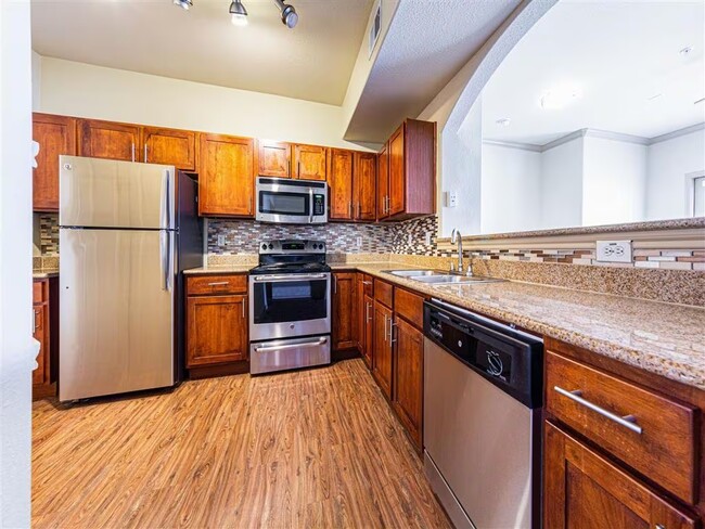 Building Photo - Resort-Style Comfort in Richmond! Unit MGLS