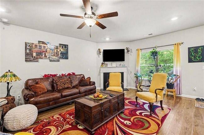 Photo - 521 Redchurch Dr