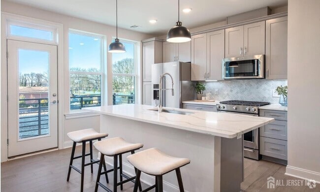 Building Photo - 201 Sunset Ave Rental