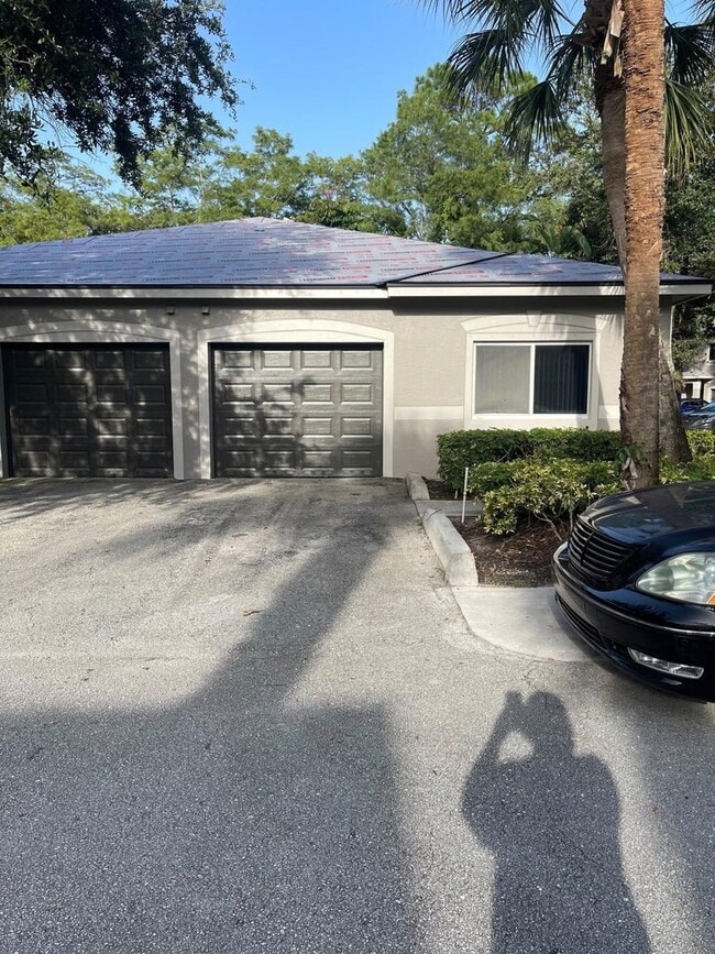 260 Crestwood Cir